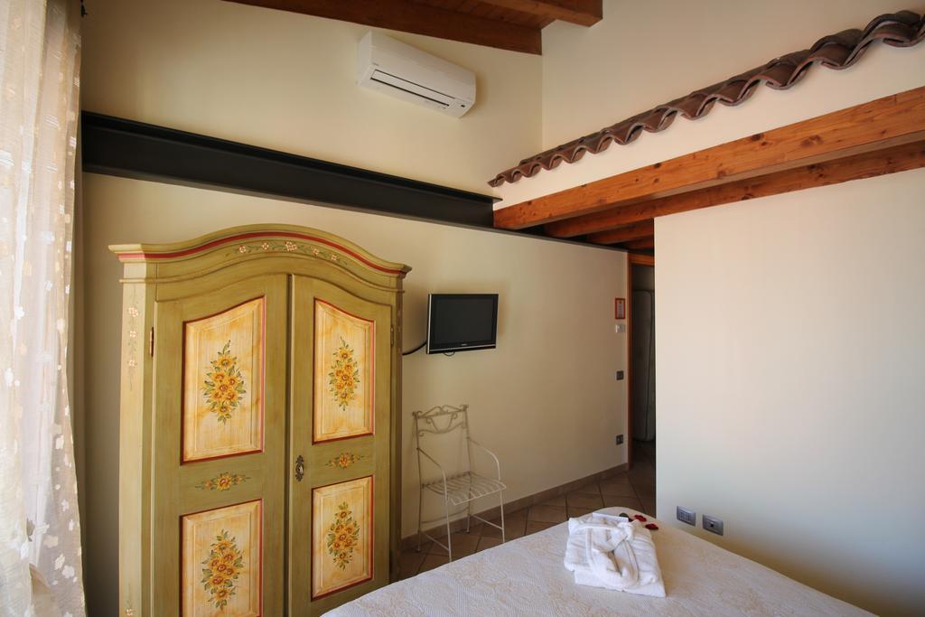 B&B I Fiori Di Marianna Bergamo Bagian luar foto